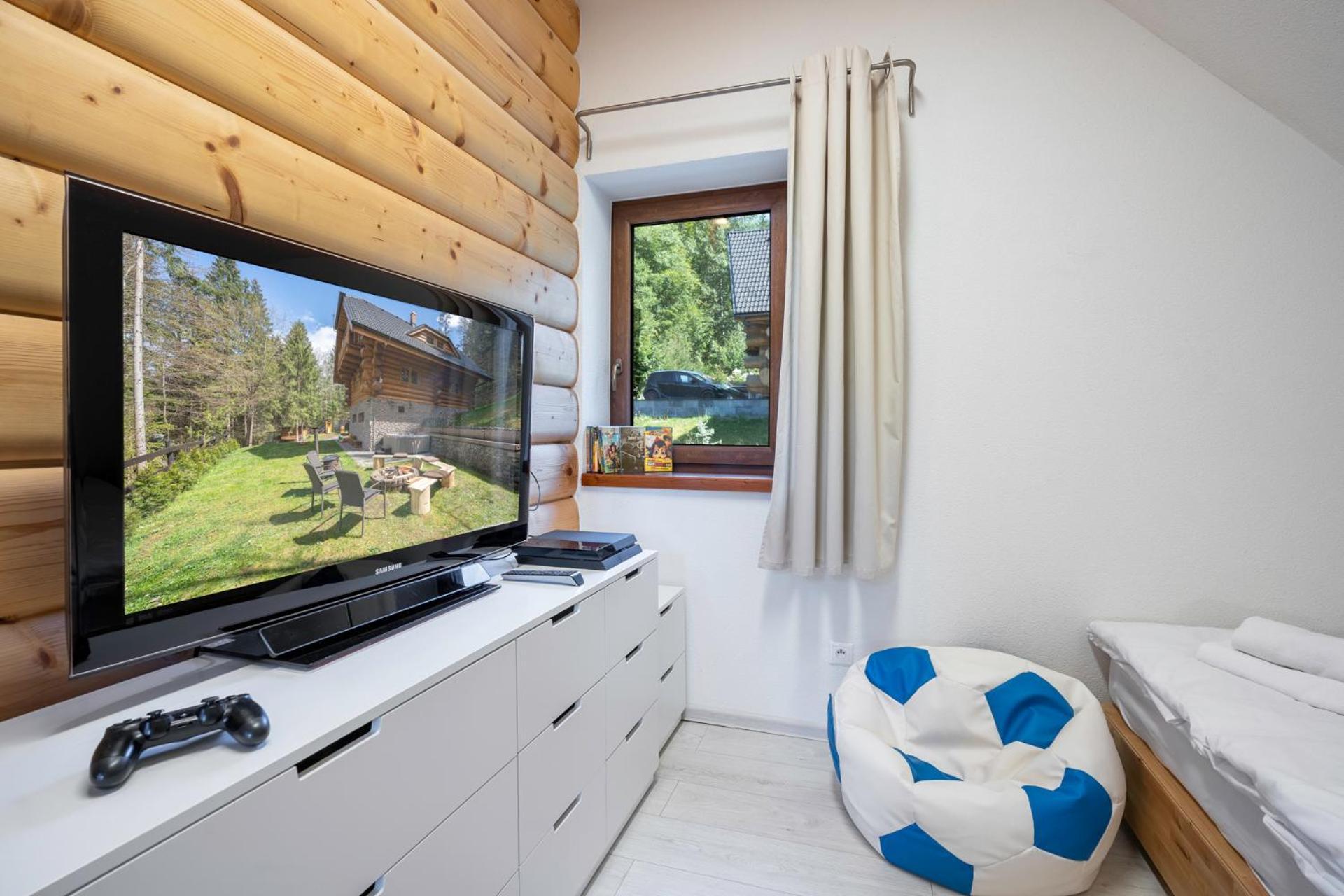Piros - Sauna - Jacuzzi - Beautiful Scenery - Kids Playground - In The Forest Chalet *